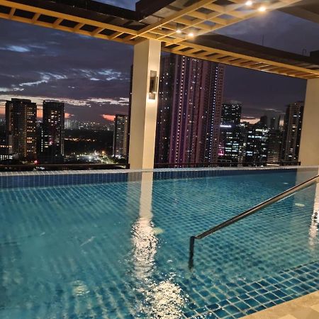 Capital O 804 The Residences At Bonifacio Civic Center 马尼拉 外观 照片