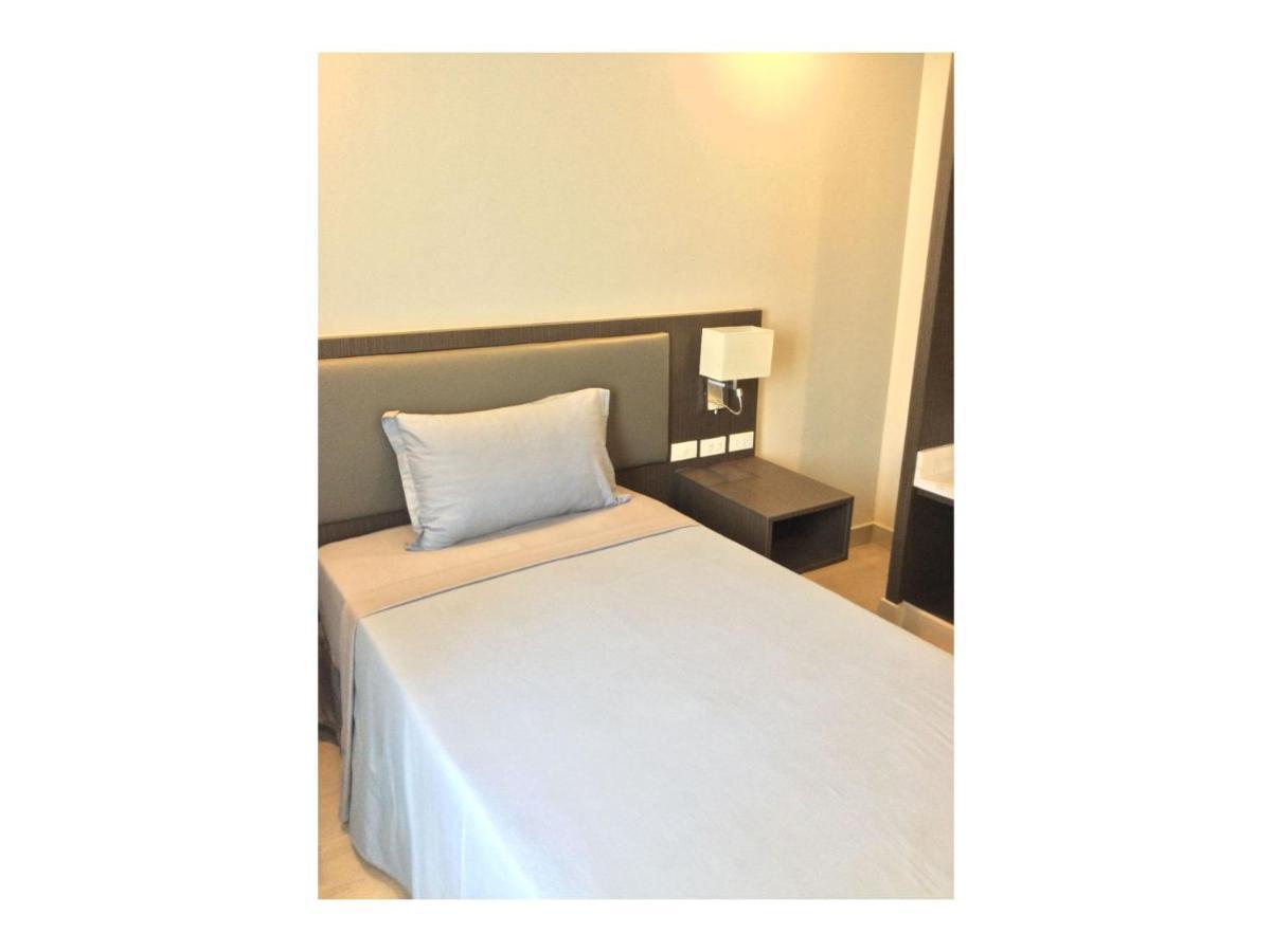 Capital O 804 The Residences At Bonifacio Civic Center 马尼拉 外观 照片
