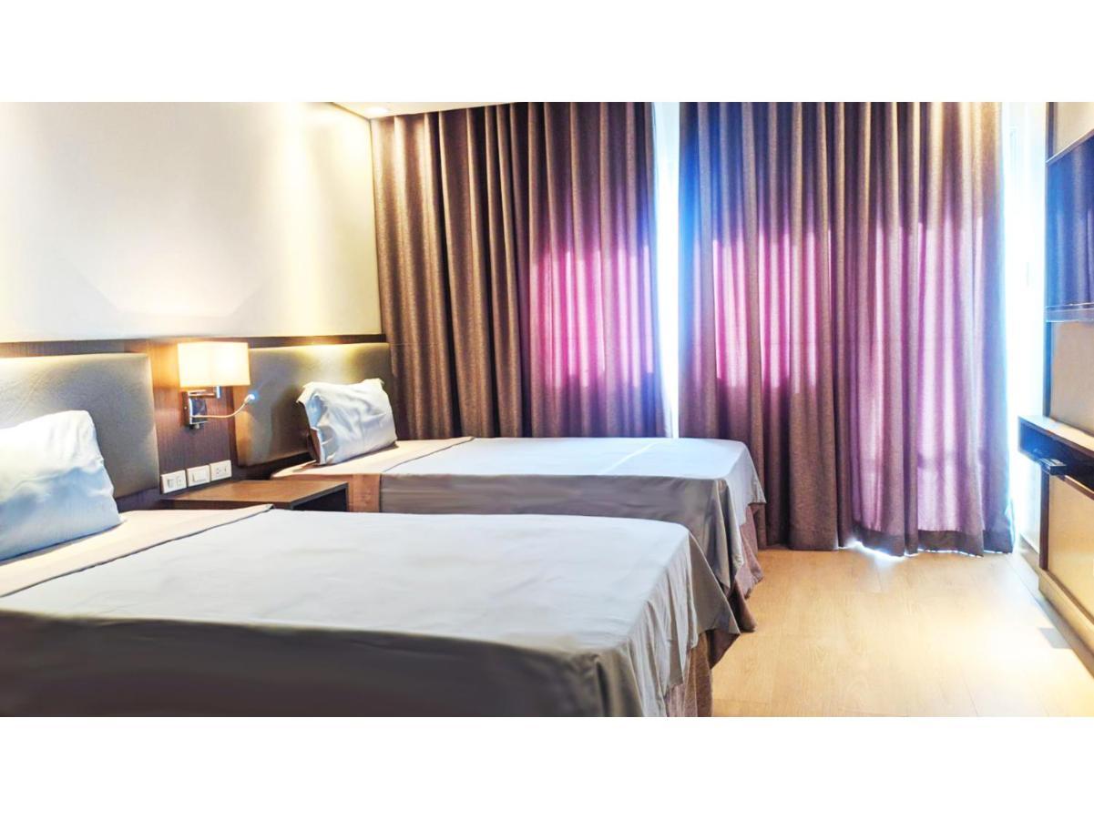 Capital O 804 The Residences At Bonifacio Civic Center 马尼拉 外观 照片