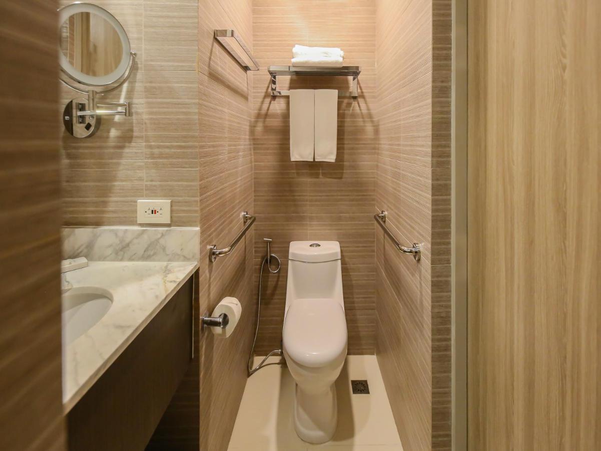 Capital O 804 The Residences At Bonifacio Civic Center 马尼拉 外观 照片