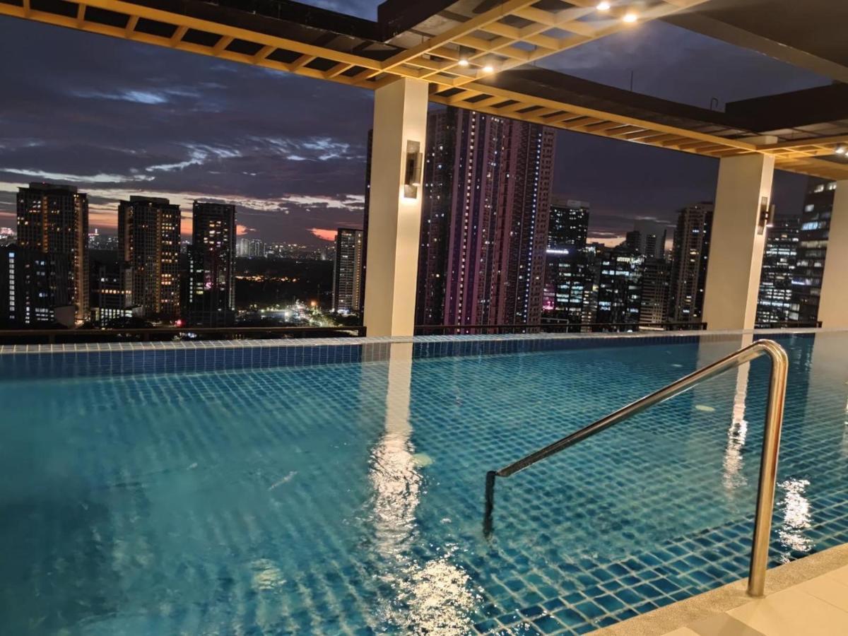 Capital O 804 The Residences At Bonifacio Civic Center 马尼拉 外观 照片